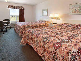 Super 8 By Wyndham Meadow Lake Exterior foto
