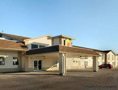 Super 8 By Wyndham Meadow Lake Exterior foto